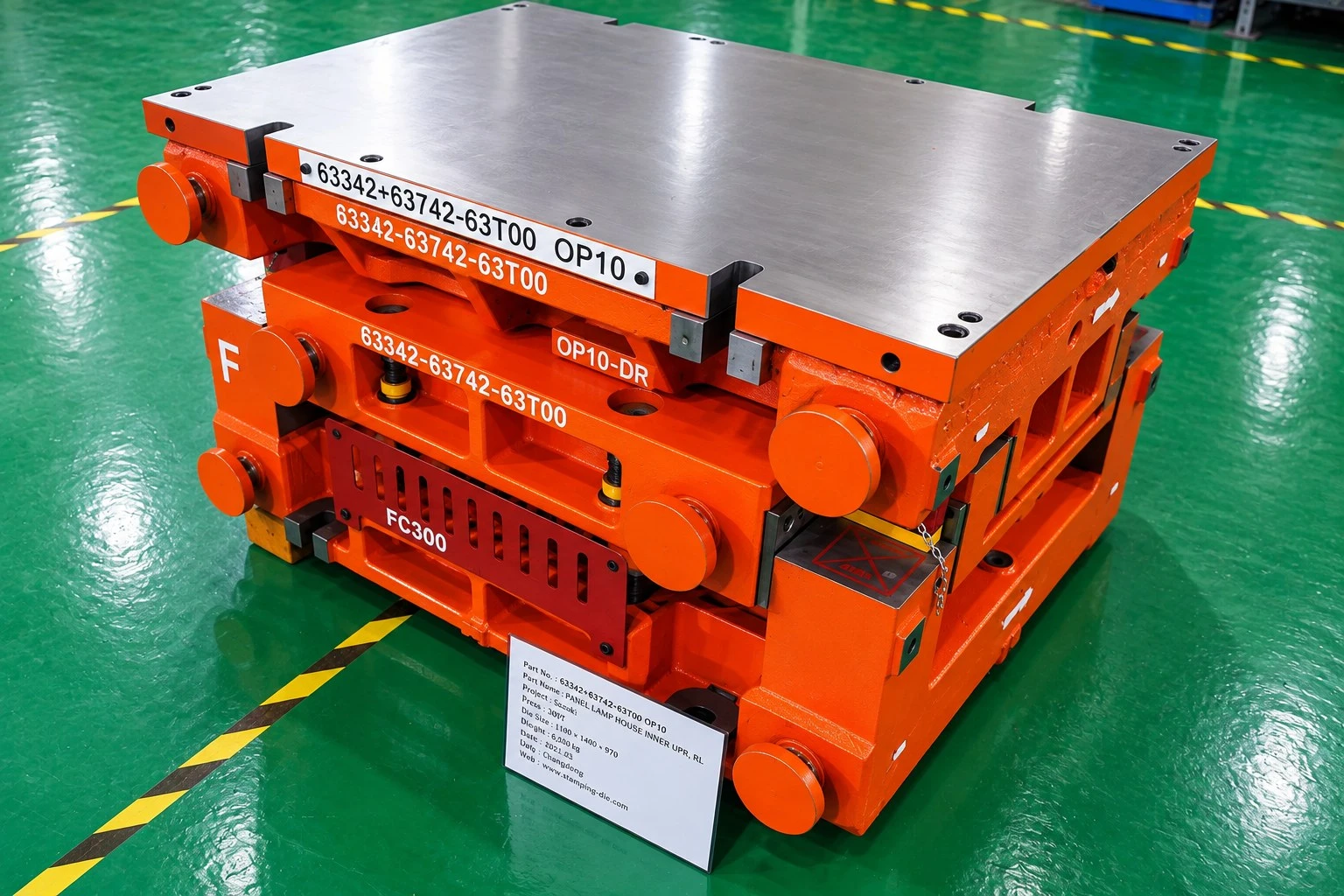Completed Suzuki lamp house inner upper panel tandem die in closed condition Completed Suzuki lamp house inner upper panel tandem die in closed condition